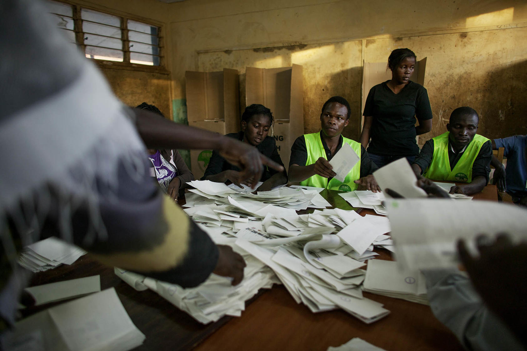 Poll workers begin sorting and counting ballots at a polling station in downtown Nairobi, Kenya, March 4, 2013. (Pete Muller/The New York Times)