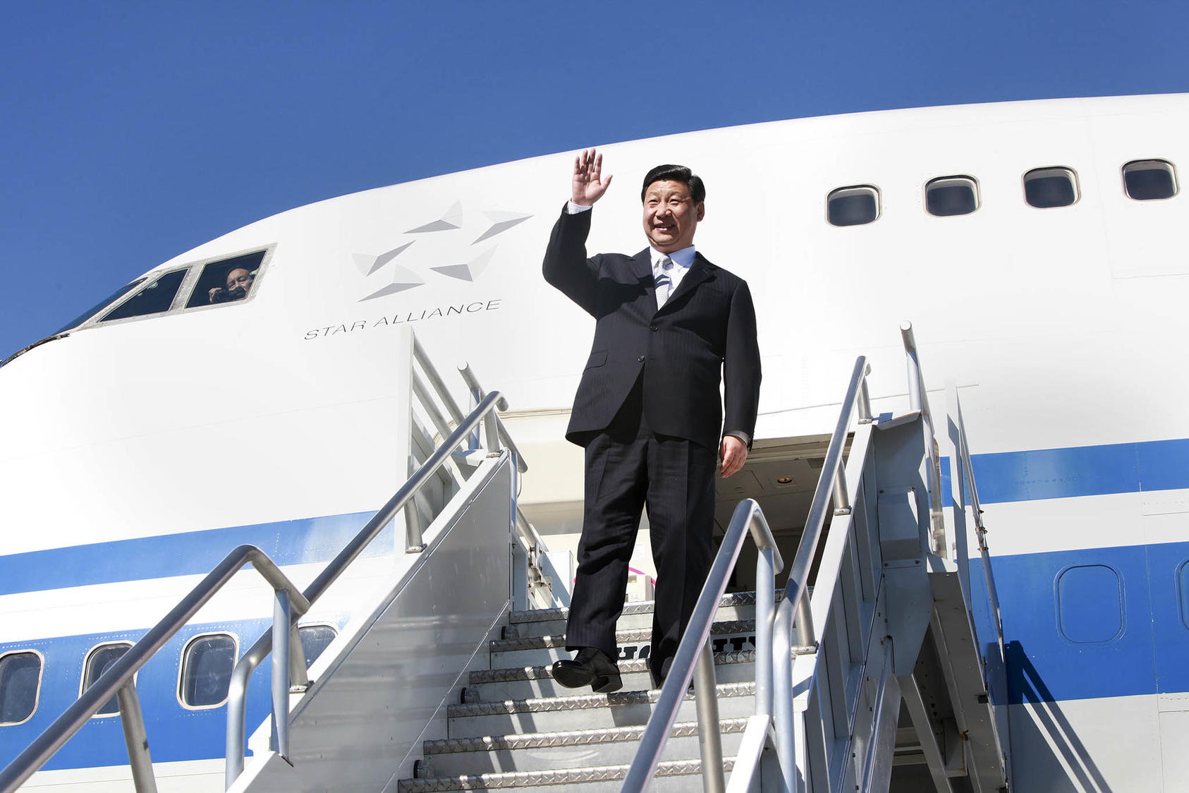 Xi Jinping arrives at the Los Angeles International Airport in Los Angeles, Feb. 16, 2012. Xi has not made a foreign trip since the onset of the COVID-19 pandemic. (Monica Almeida/The New York Times)