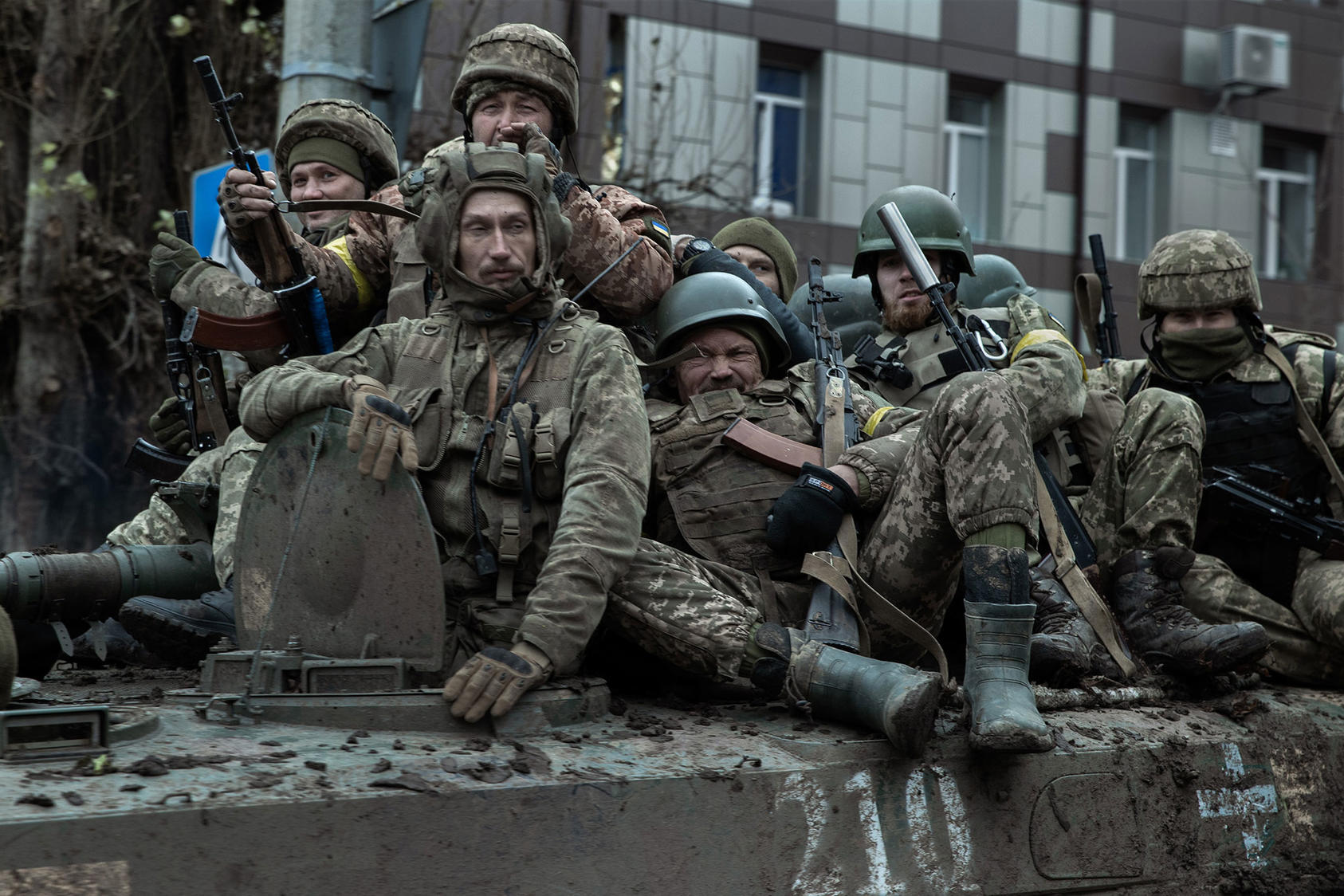 Ukrainian soldiers in Bakhmut, Ukraine, Nov. 25, 2022. (Tyler Hicks/The New York Times) 