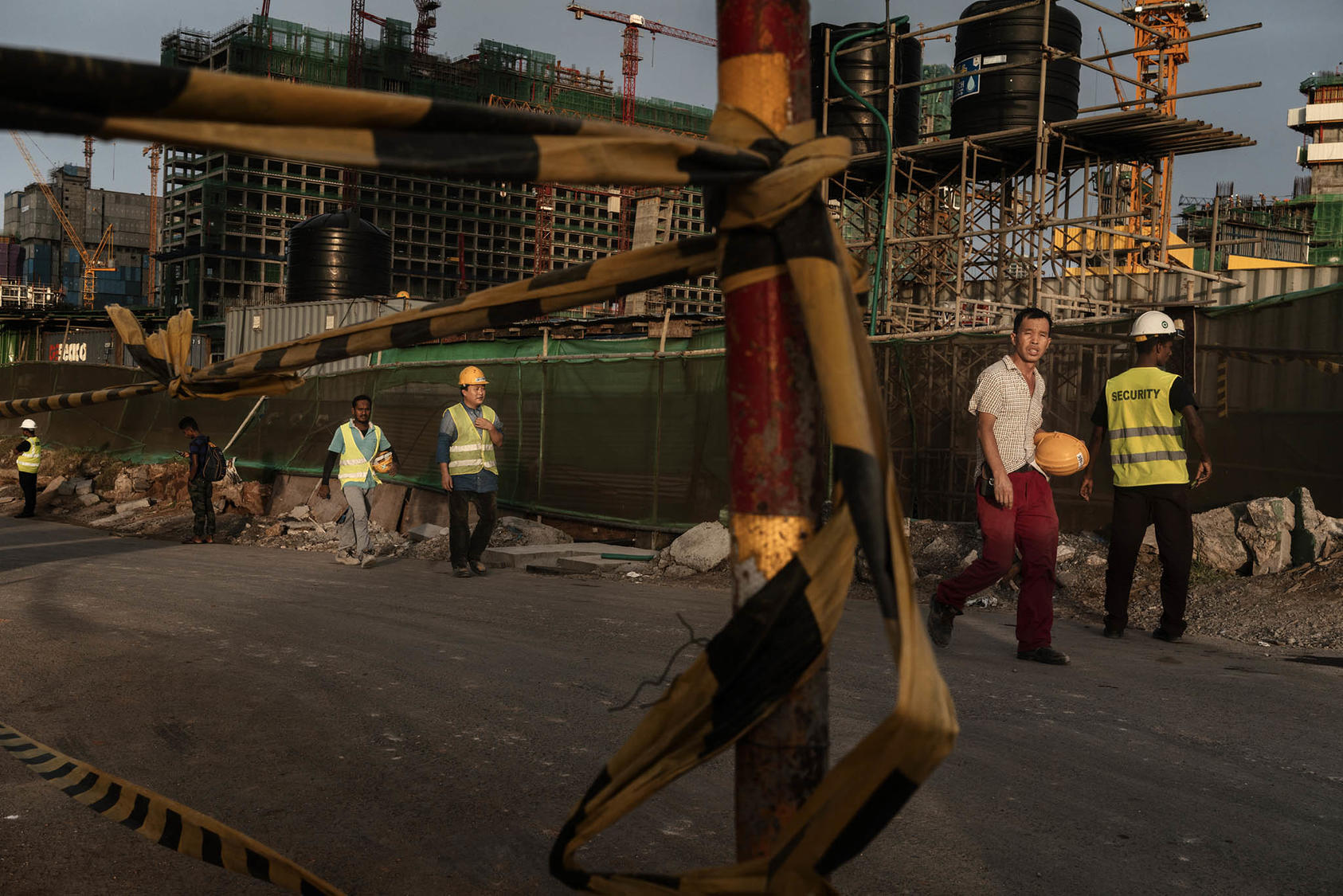 Chinese workers at a construction site in Colombo, Sri Lanka, June 3, 2018. Adam Dean/The New York Times)