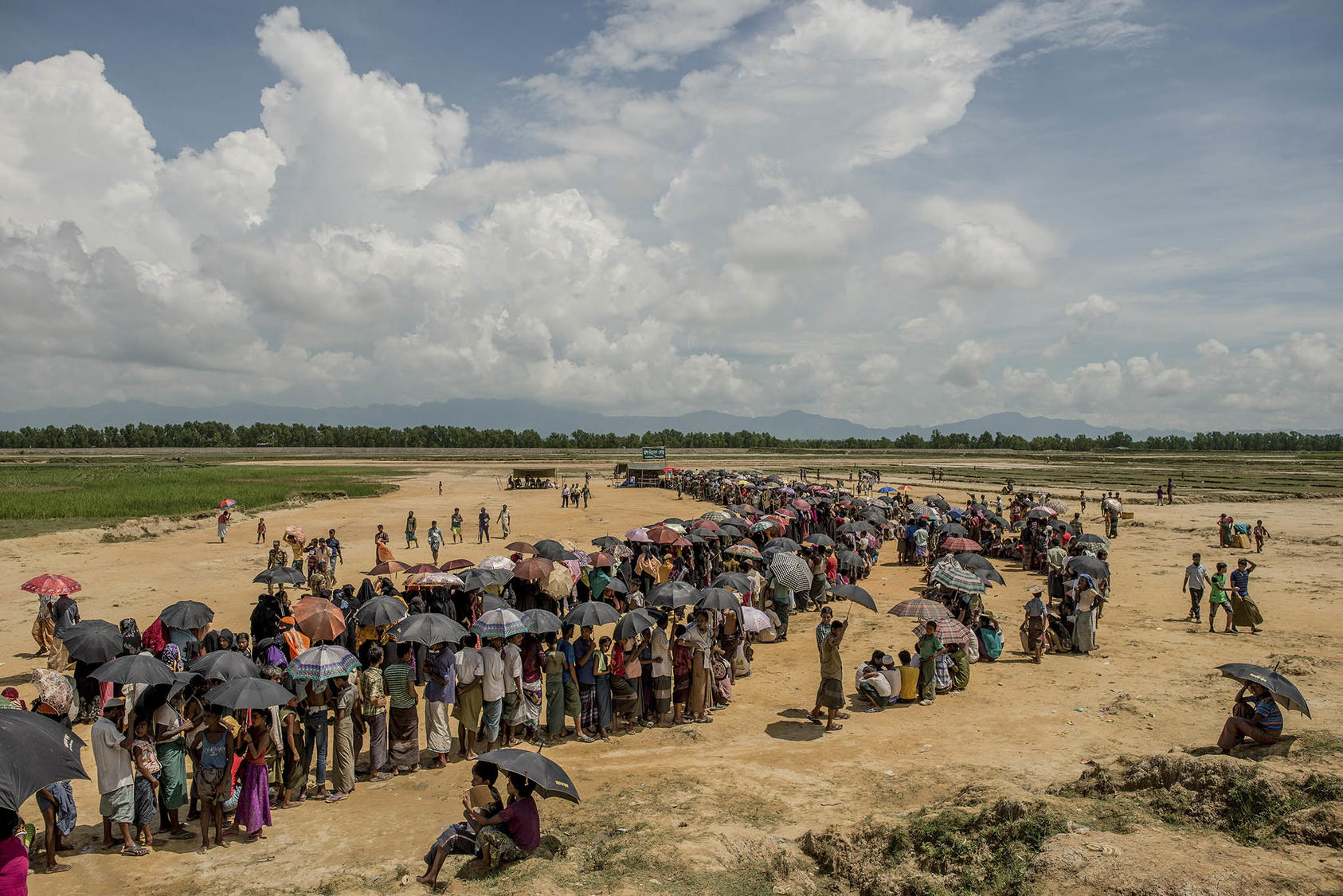 Refugees from Myanmar’s Rakhine State line up to register near a refugee camp in Cox’s Bazar, Bangladesh, on September 26, 2017. (Photo by Tomas Munita/New York Times)