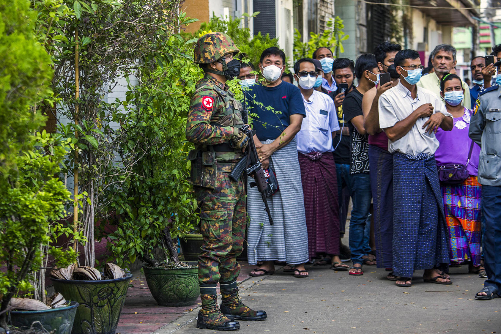 A soldier stands guard outside a Hindu temple in Yangon, Myanmar, Tuesday, Feb. 2, 2021. USIP’s analysis reveals that Myanmar’s army is weaker and smaller than many believe. (The New York Times)