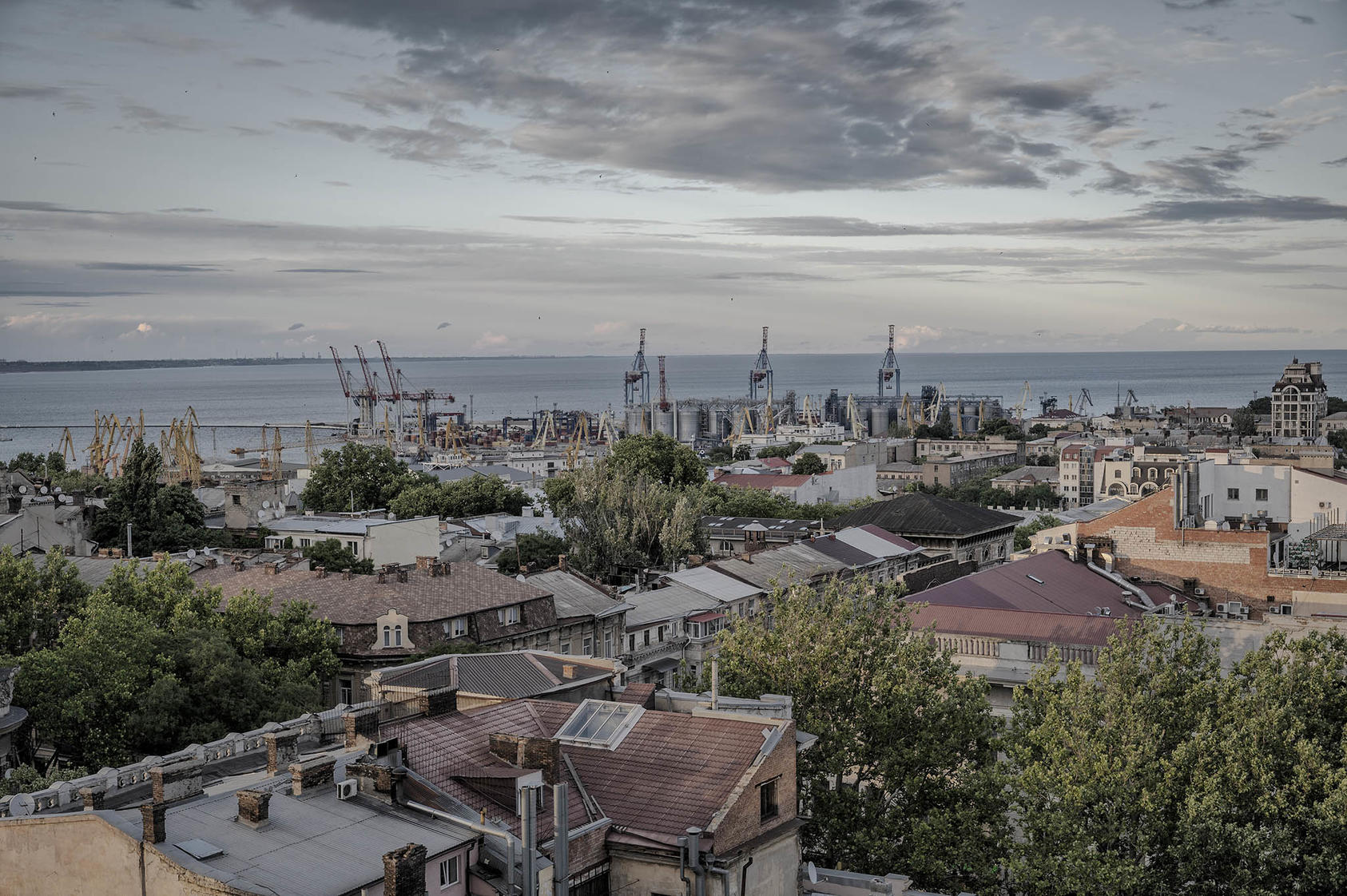 Cranes and grain silos rise on the Black Sea waterfront of Odesa, Ukraine’s biggest port, last year. Russian missiles have hit the port and elsewhere in a sudden wave of strikes on Ukraine’s grain export facilities. (Laetitia Vancon/The New York Times)