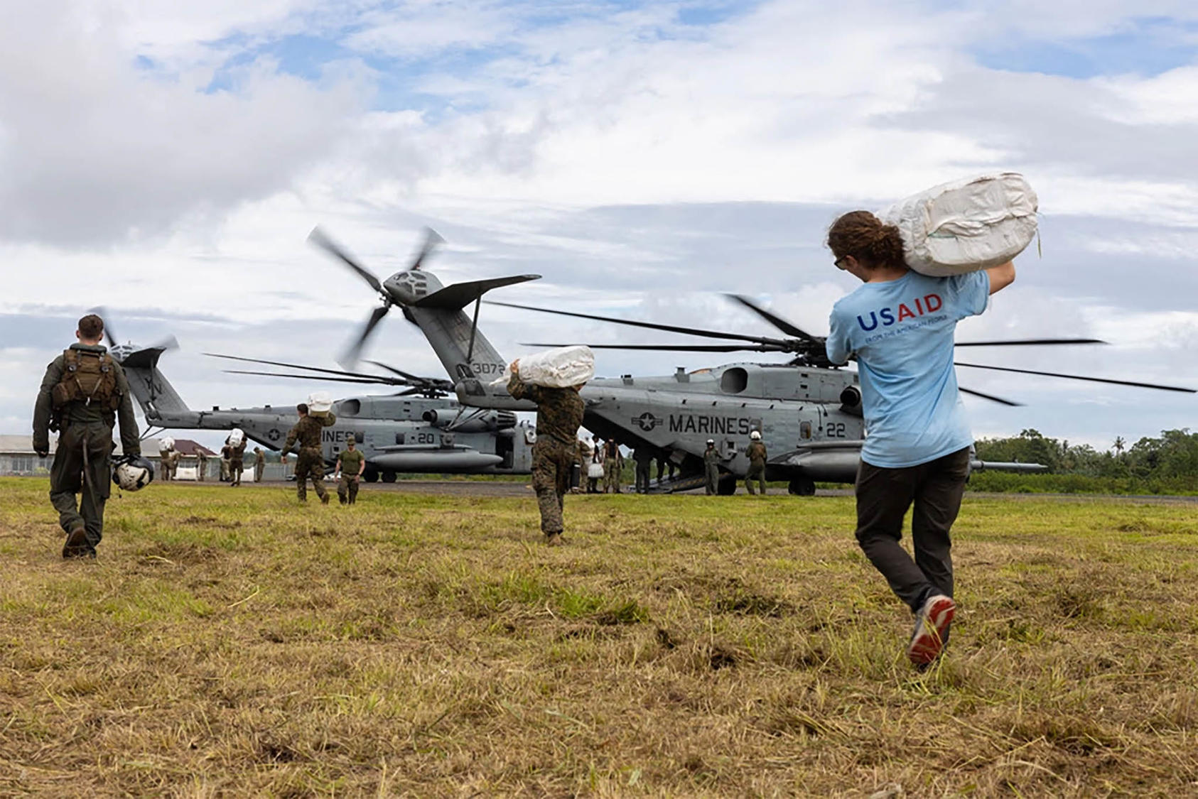 U.S. Marines and USAID workers load supplies onto aircraft during a humanitarian assistance and disaster relief operation in the Autonomous Region of Bougainville. August 13, 2023. (Lance Cpl. Bridgette Rodriguez/U.S. Marine Corps)