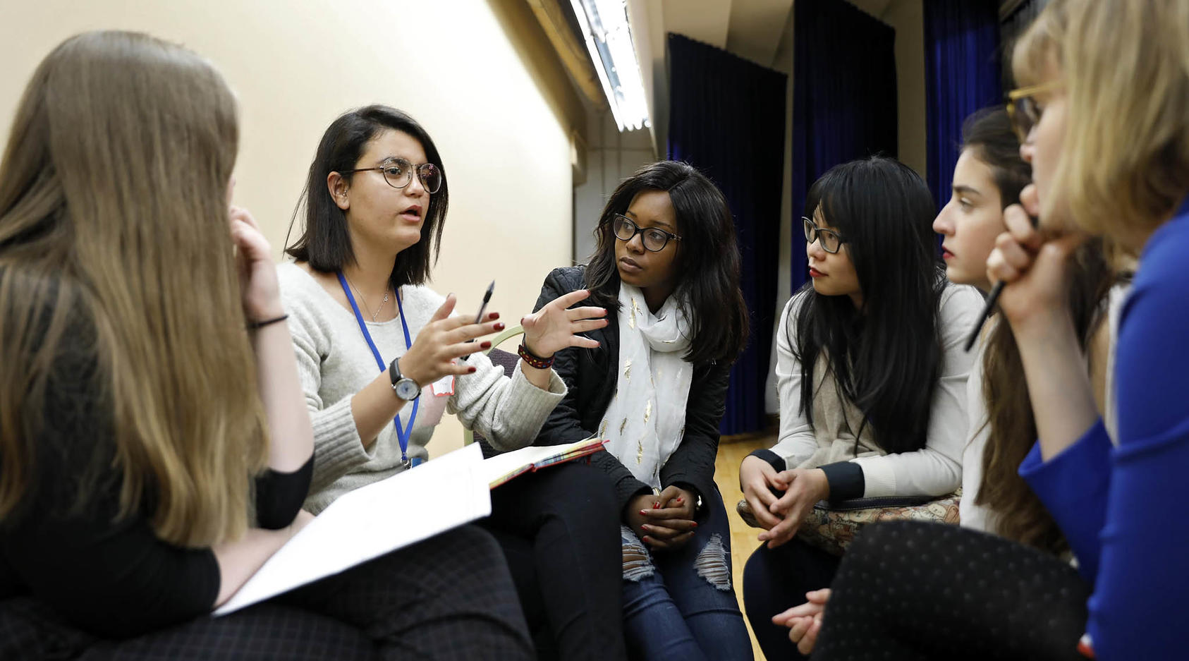 A breakout session during a meeting for the Colombia Network of Women Mediators (Photo: USIP)