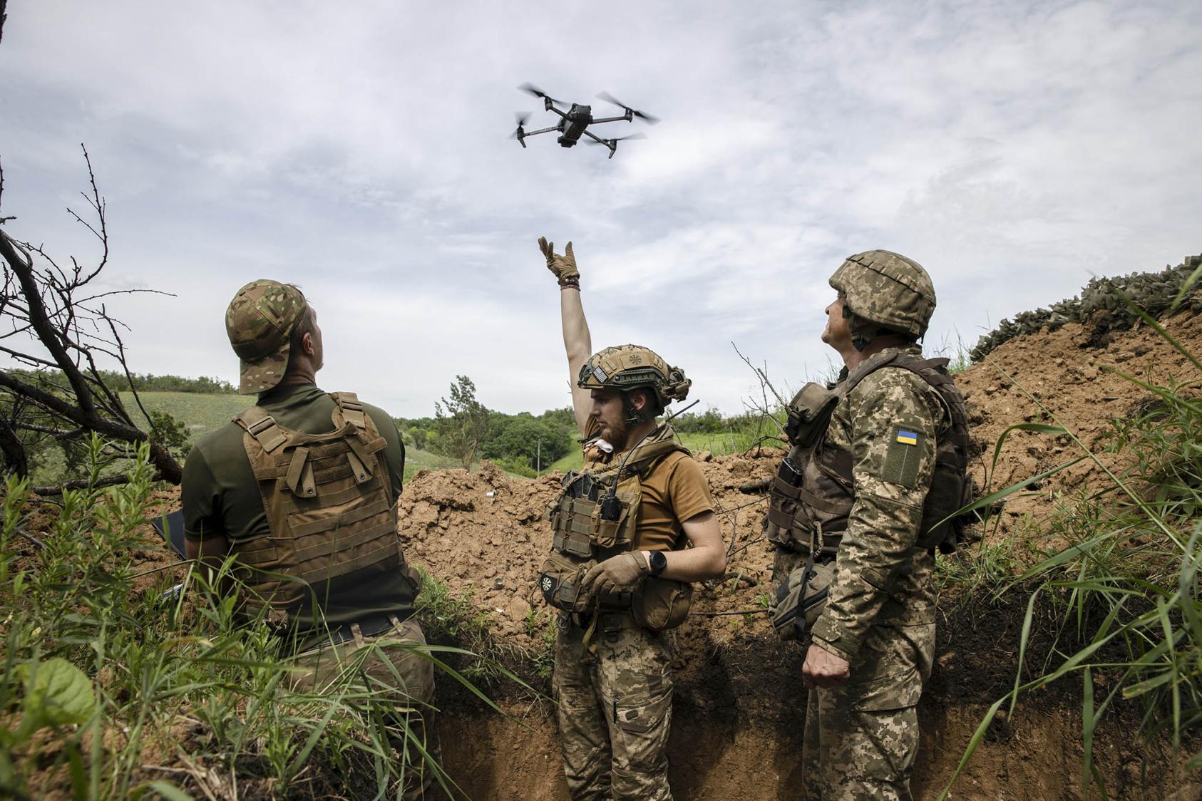 Soldiers with Ukraine’s 28th Mechanized Brigade, positioned several miles south of Bakhmut, Ukraine, operate a drone. June 10, 2023. (Tyler Hicks/The New York Times)