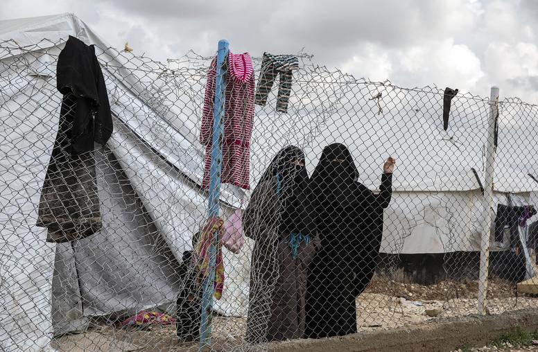 Women who fled the Islamic State’s last areas of control in Syria at the Al Hol camp in northern Syria on March 28, 2019. (Ivor Prickett/The New York Times)Women who fled the Islamic State’s last areas of control in Syria at the Al Hol camp in northern Syria on March 28, 2019. (Ivor Prickett/The New York Times)