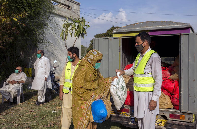 Groceries are delivered ahead of Ramadan in Islamabad, Pakistan, by Rizq, a charity organization, on April 24, 2020. (Saiyna Bashir/The New York Times)