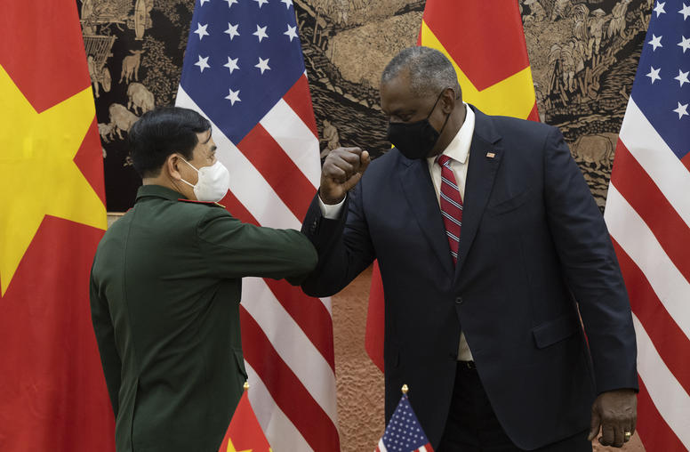Secretary of Defense Lloyd J. Austin III and Vietnamese Defense Minister Phan Van Giang, July 29, 2021 (DoD/Chad J. McNeeley/Flickr)