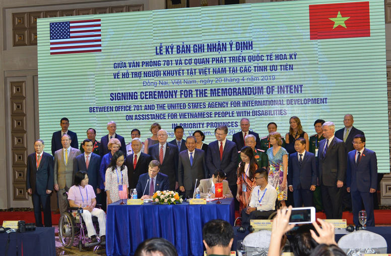 Signing of the Memorandum of Intent for New Partnership on Disabilities Assistance Bien Hoa City, April 20, 2019. (Nguyen Thac Phuong/USAID)
