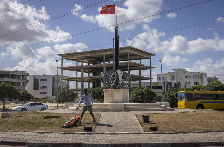 Tunisia's Twin Democracy and Economic Crises Push it to the Brink
