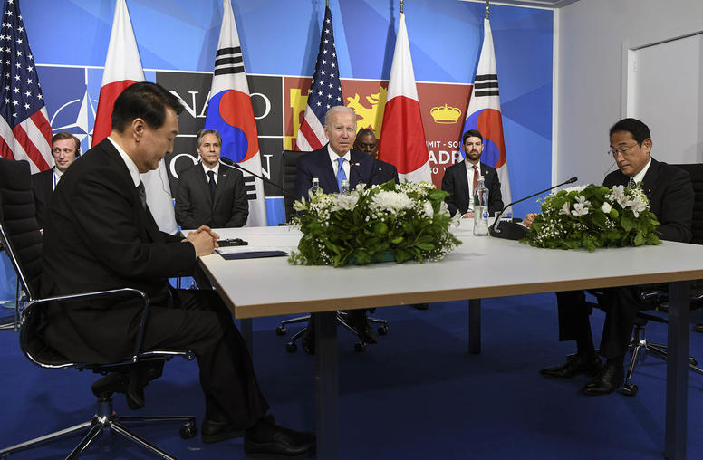 U.S. President Joe Biden, center, meets with President Yoon Suk-yeol of South Korea, left, and Prime Minister Fumio Kishida of Japan at the NATO summit in Madrid, Spain. June 29, 2022. (Kenny Holston/The New York Times)