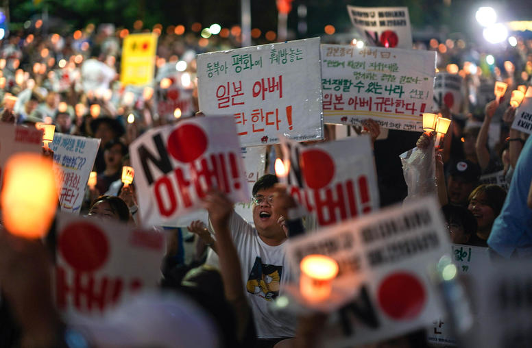 Demonstrators protest Japan’s decision to remove South Korea from a so-called “white list” of favored export partners, in Seoul, on Aug. 3, 2019.. (Chang W. Lee/The New York Times)