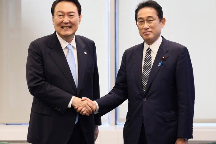 Japanese Prime Minister Fumio Kishida shaking hands with South Korean President Yoon Seong-Yeol in New York City. September 21, 2020. (Office of the Prime Minister of Japan)