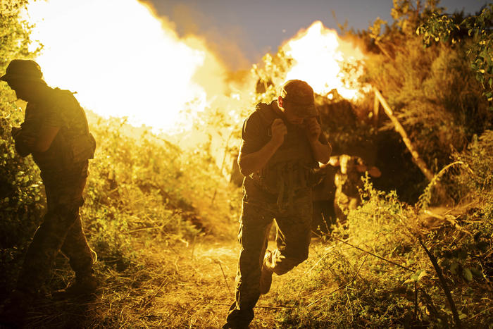 Ukrainian soldiers fire a howitzer August 28 at Russian defenses in Bakhmut, one of several fronts in Ukraine’s counteroffensive to Russia’s invasion. Ukraine vows to recover its Russian-occupied territories. (Tyler Hicks/The New York Times)